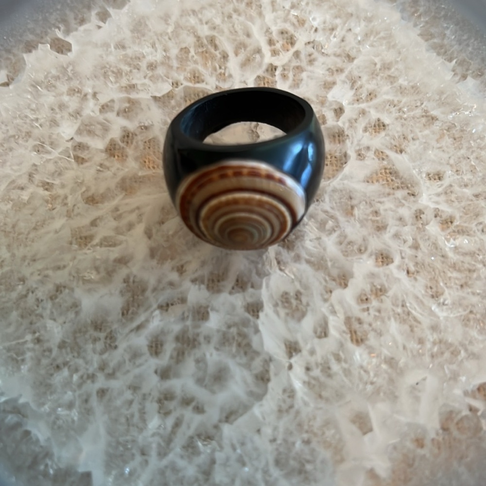 Ring Black and Brown Shell Size 9